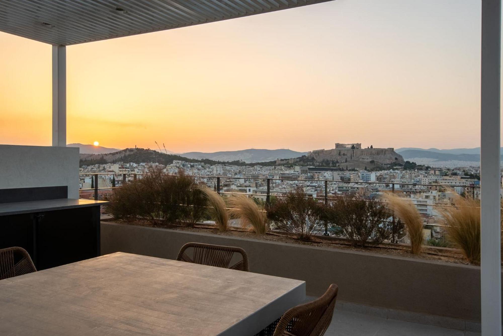 Urban Apt With Stunning Acropolis View & Roofdeck Αθήνα Εξωτερικό φωτογραφία